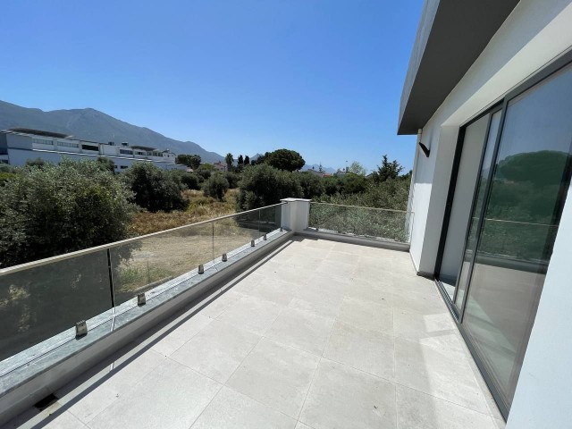 3+1 Villa with 1073m2 Land for Sale in Çatalköy, Kyrenia, Very Close to the Sea