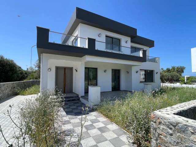 3+1 Villa with 1073m2 Land for Sale in Çatalköy, Kyrenia, Very Close to the Sea