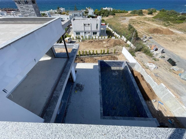 Легендарная вилла 4+1 на продажу в Чаталкёй, Кирения, в 100 метрах от моря