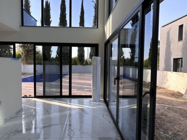 Girne Lapta'da Çekici Tasarıma Sahip 4+1 Kalan Satılık Son Villa..!