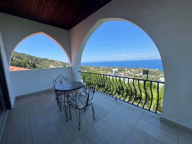 Villa mit faszinierendem Meerblick in Kyrenia Kayalar