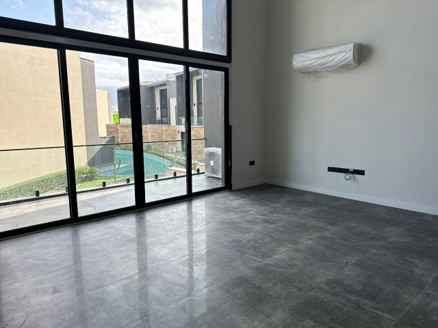 Girne Kervansaray Bölgesinde Denize Yürüme Mesafesinde 3+1 Loft Daire