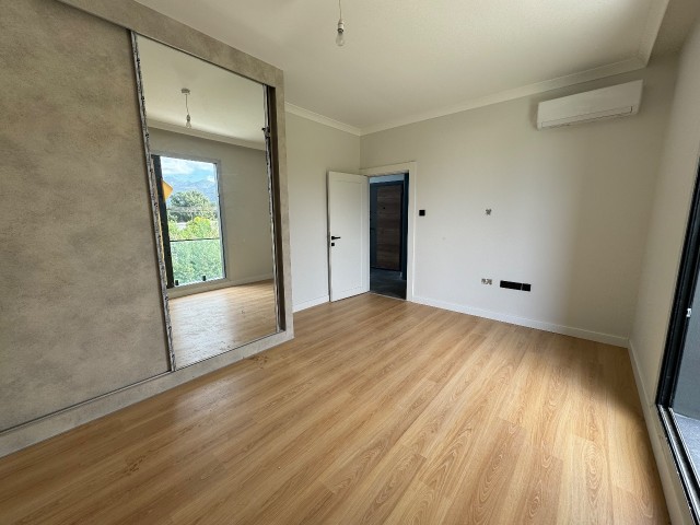 Квартира-лофт 3+1 в пешей доступности до моря в Зейтинлике, Кирения