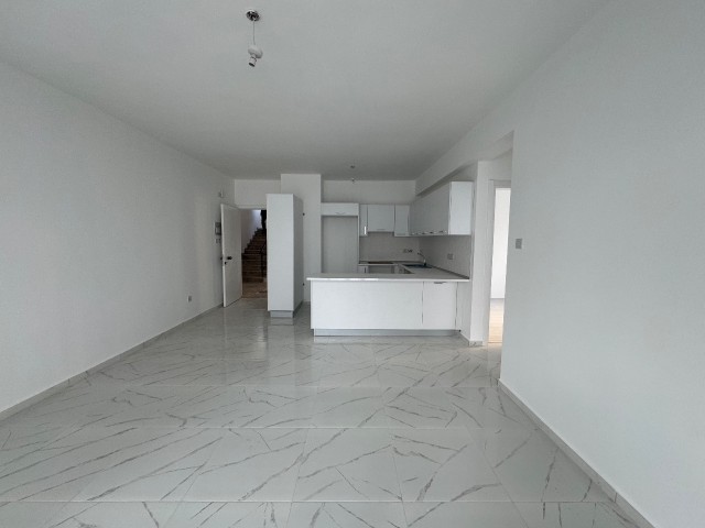 Kyrenia Alsancak Geräumige 2+1 Wohnung