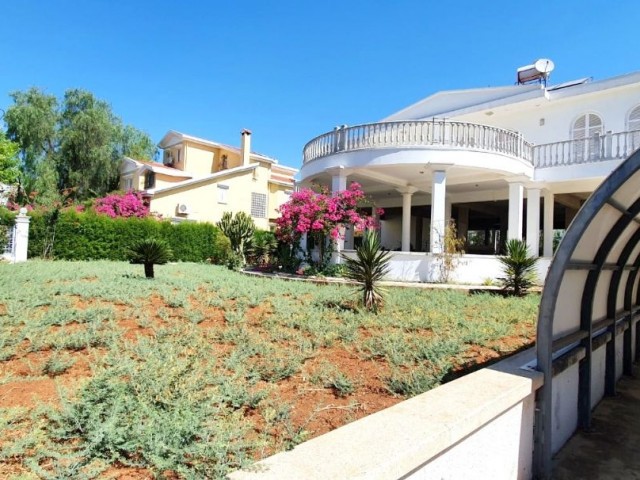 Nicosia Gönyeli Detached Villa on 1340 Square Meters of Land with 3 Floor Permission