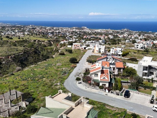 Halbfertiges Grundstück mit einzigartiger Aussicht in Kyrenia Çatalköy