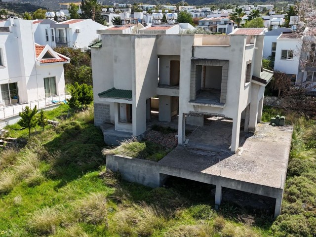 Halbfertiges Grundstück mit einzigartiger Aussicht in Kyrenia Çatalköy