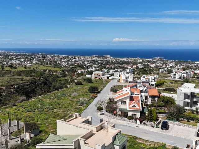 Halbfertiges Grundstück mit einzigartiger Aussicht in Kyrenia Çatalköy