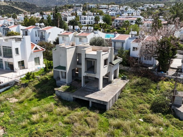 Halbfertiges Grundstück mit einzigartiger Aussicht in Kyrenia Çatalköy