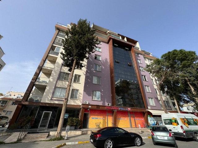 2+1 Wohnung mit 2 Badezimmern zum Verkauf im Zentrum von Kyrenia