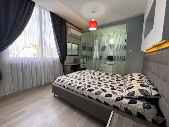 2+1 Wohnung mit 2 Badezimmern zum Verkauf im Zentrum von Kyrenia