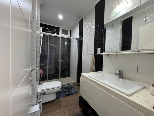 Квартира 2+1 с 2 ванными комнатами на продажу в центре Кирении