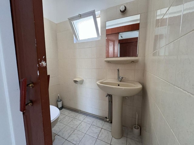 Well-maintained 3+1 Flat for Rent in Kyrenia Center