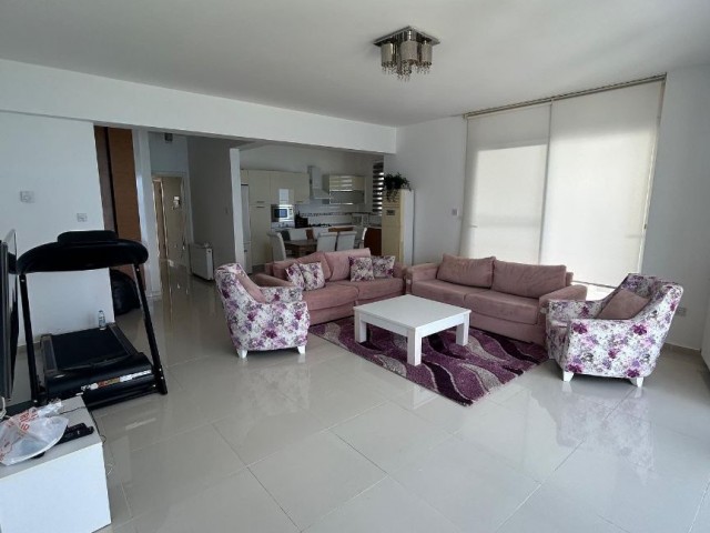 3+1 luxury penthouse for rent in Gülseren 