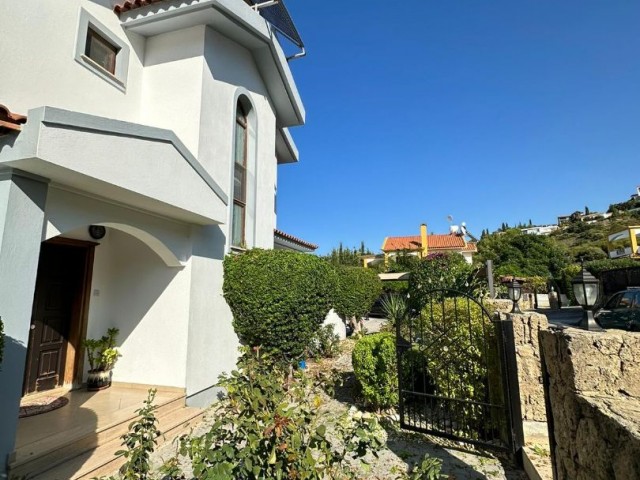 Urgent Sale Villa in Kyrenia Edremit 3+1 with Pool and Indoor Parking