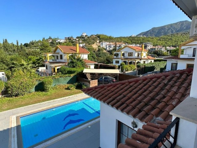 Dringende Verkaufsvilla in Kyrenia Edremit 3+1 mit Pool und Tiefgarage