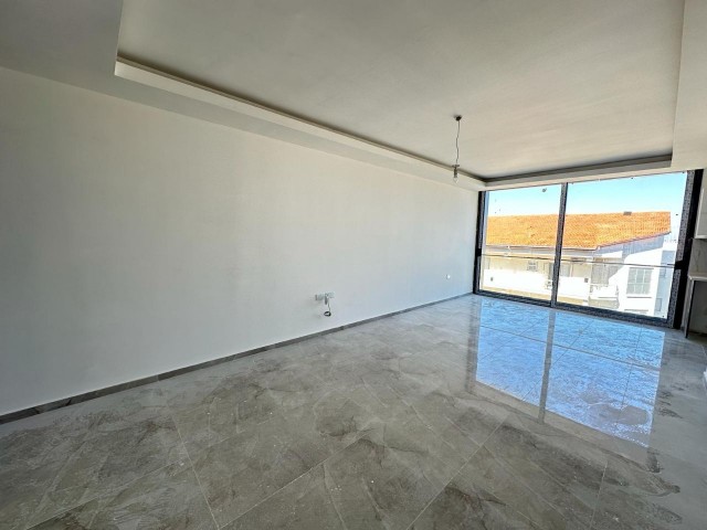 2+1 Wohnung mit neuem Meerblick zum Verkauf im Kyrenia Center