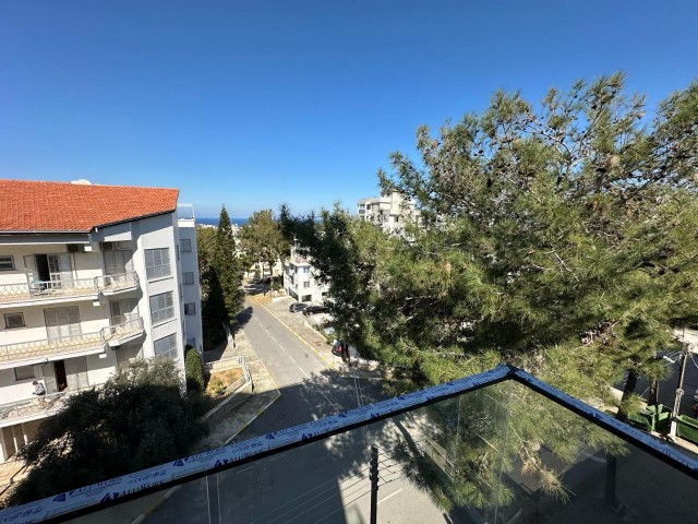 2+1 Wohnung mit neuem Meerblick zum Verkauf im Kyrenia Center