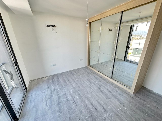 2+1 Wohnung mit neuem Meerblick zum Verkauf im Kyrenia Center