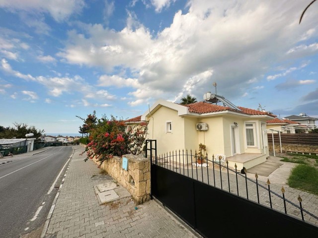 ACİL SATILIK  !!!  Girne Alsancak 3+1 Havuzlu Deniz Manzaralı Tek Katlı Villa