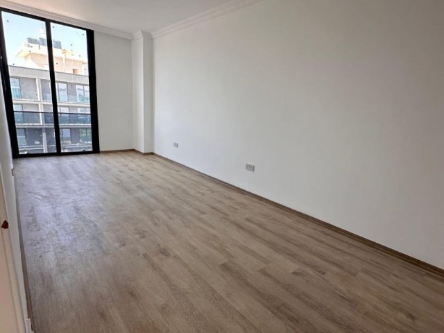 Girne Merkez  Muhteşem Manzaralı Geniş Eşyasız Kiralık Penthouse