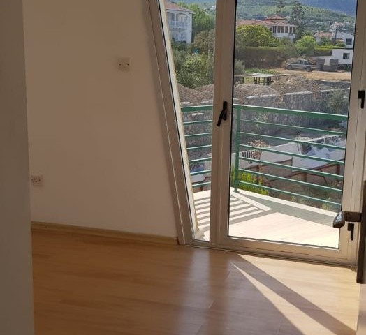 Girne Doğanköy'de Kiralık  Havuzlu2+1 Eşyasız Villa