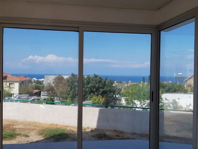 2+1 unmöblierte Villa mit Pool zu vermieten in Kyrenia Doğanköy