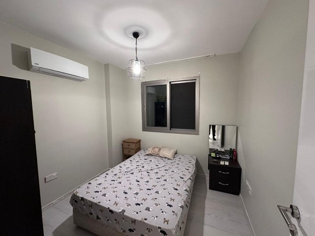 2+1 Wohnung zum Verkauf im Zentrum von Kyrenia mit Berg- und Meerblick und Balkon