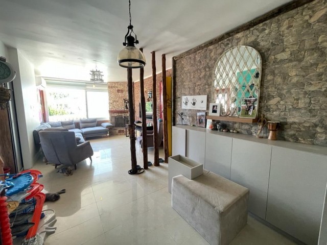 Flat for sale in Alsancak, walking distance to the sea