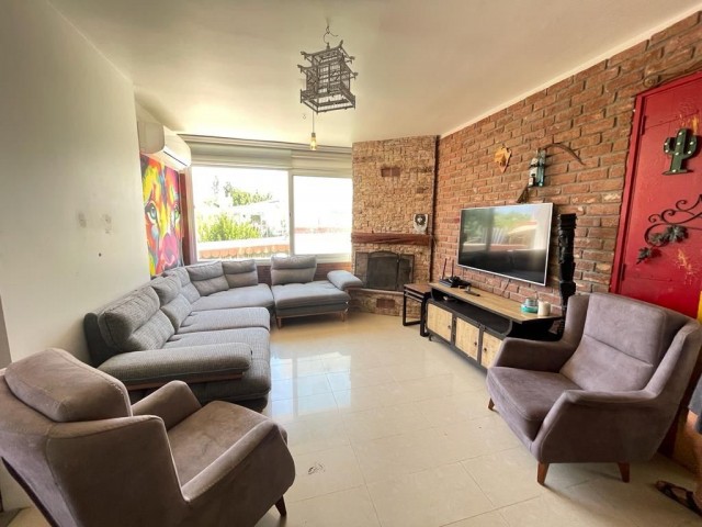 Flat for sale in Alsancak, walking distance to the sea