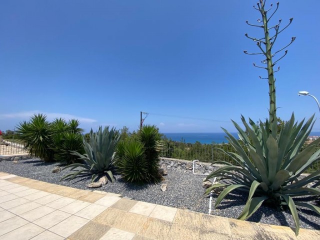 Luxuriöse 4+1-Villa mit Meer- und Bergblick in Esentepe