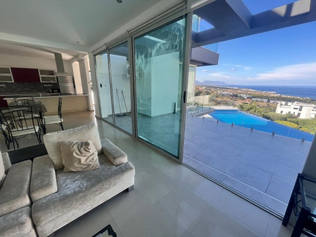Villa zum Verkauf mit Infinity-Pool und Meer- und Bergblick in Esentepe