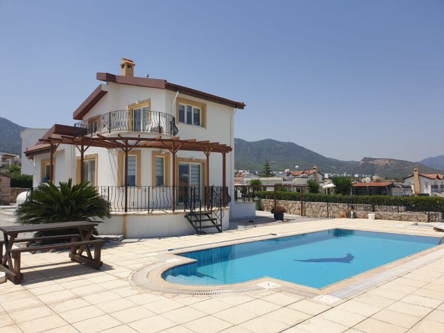 Private Seaside Villa In A Site In Küçük Erenköy