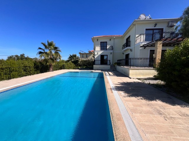 Luxusvilla mit privatem Pool und Berg- und Meerblick in Çatalköy