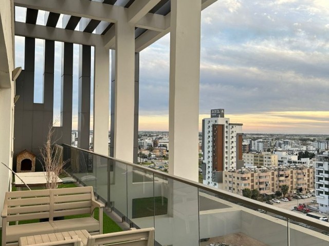3+1 voll möbliertes Luxus-Penthouse mit Meer- und Stadtblick im Herzen von Famagusta