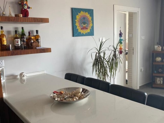 Geräumiges 2+1-Lux-Apartment mit Meerblick