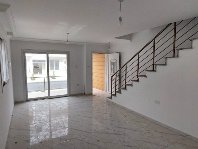 Iskele ikiz villa triplex 3+1(kdv.trafo ödenmiş)