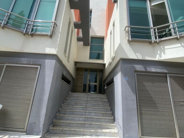Полное здание на продажу в Никосии, центр Хамиткёй
