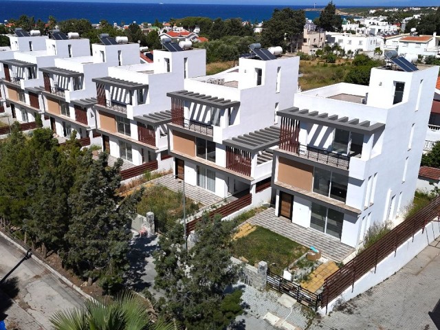 Girne Karaoğlanoğlu'nda 3+1 Satılık Lux Sıfır Villa