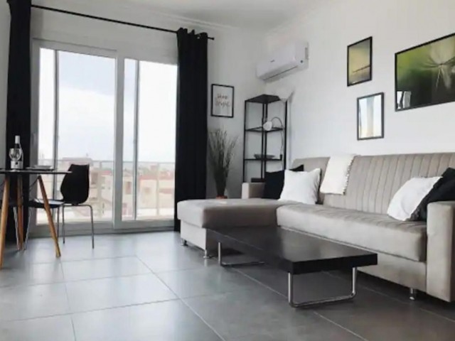 İskele'de Satılık Havuz Manzaralı 1+1 Penthouse