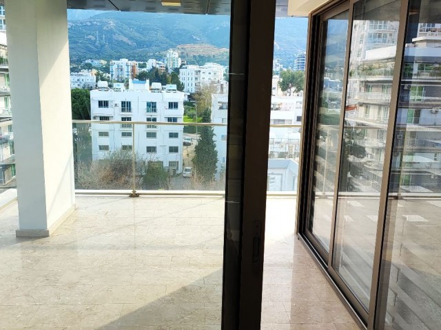 🌟 Luxus-Penthouse mit 3 Schlafzimmern im Herzen von Kyrenia 🌟