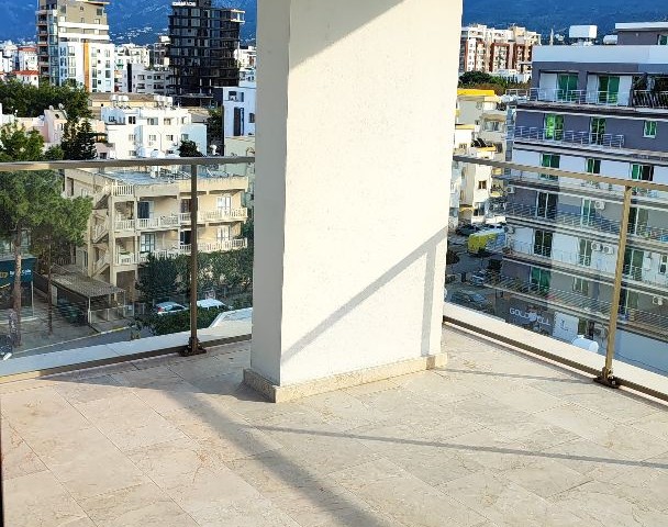 🌟 Girne'nin Göbeğinde 3 Yatak Odalı Lüks Penthouse 🌟