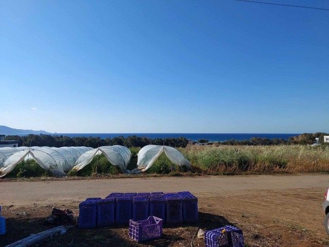 Ein Grundstück mit einer Fläche von 13197,2 m2 (fast 12 Dekaden) in Cengizköy/LEFKE, Abschnitt 96, mit einzigartigem Meer- und Bergblick, asphaltiertem Straßenrand, Strom und Wasse