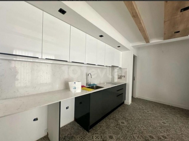 3+1 möbliertes, neues Penthouse in Küçük Kaymaklı, Nikosia