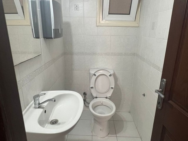 Yenişehir, Lefkoşa'da 5+1 Kiralık 170m2 Çok Geniş Daire