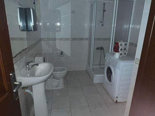 5+1 170m2 sehr geräumige Wohnung zur Miete in Yenişehir, Nikosia