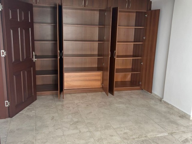 Yenişehir, Lefkoşa'da 5+1 Kiralık 170m2 Çok Geniş Daire