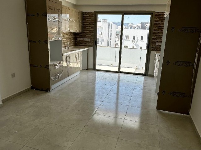 Gönyeli - In Nikosia, 130 m2, 2+1 Penthouse ZU VERKAUFEN