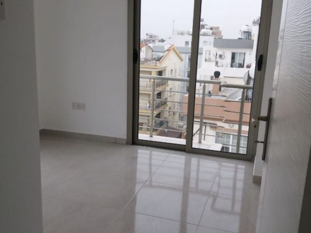 Gazimağusa tam merkezde yeni apartman da yatırım için ideal 2+1 penthouse daire  