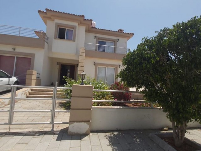 Kuzey Kıbrıs İskele Boğazda satılık 4+1 Villa  Habibe Çetin +905338547005